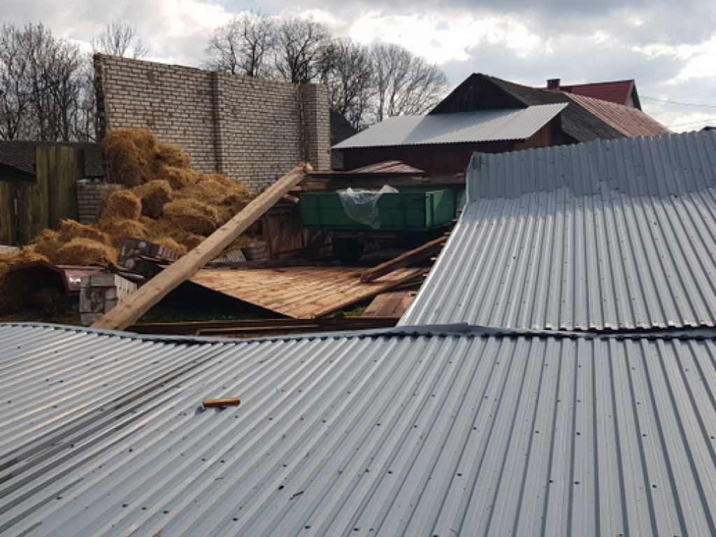 Trąba powietrzna szalała nad Tereszpolem. Uszkodziła domy, zniszczyła budynki gospodarcze (FOTO)