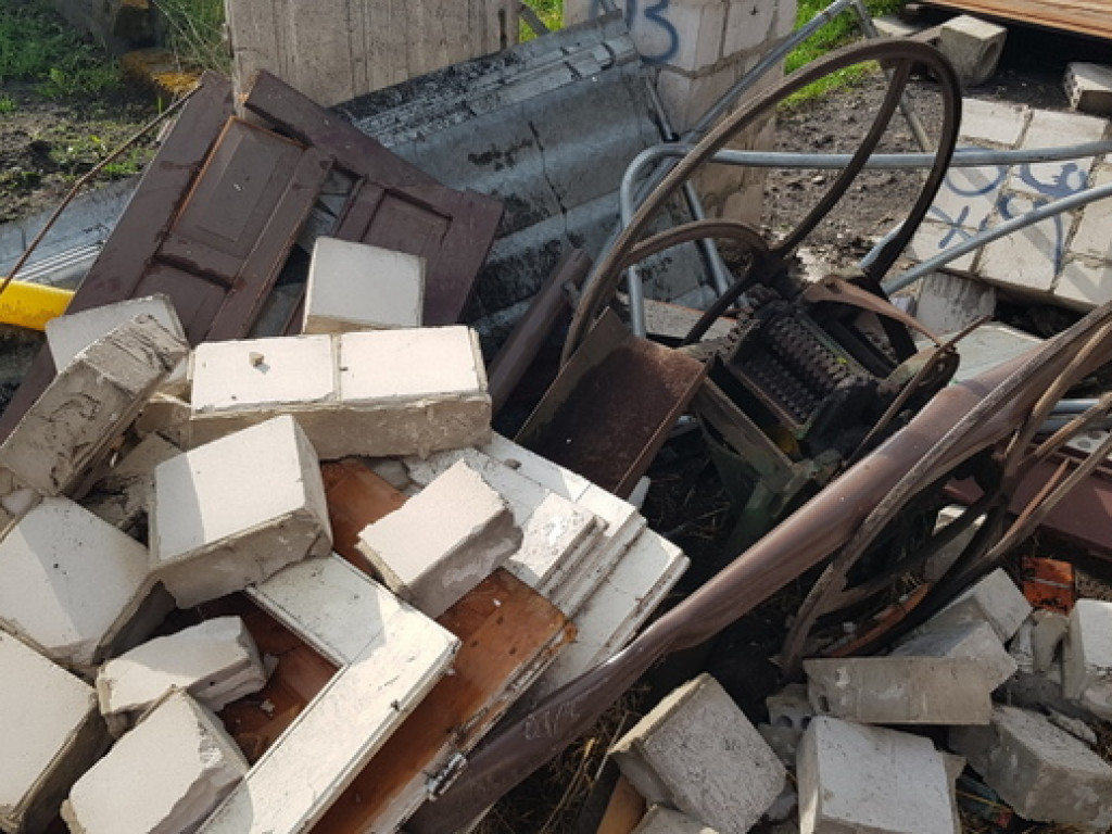 Trąba powietrzna szalała nad Tereszpolem. Uszkodziła domy, zniszczyła budynki gospodarcze (FOTO)