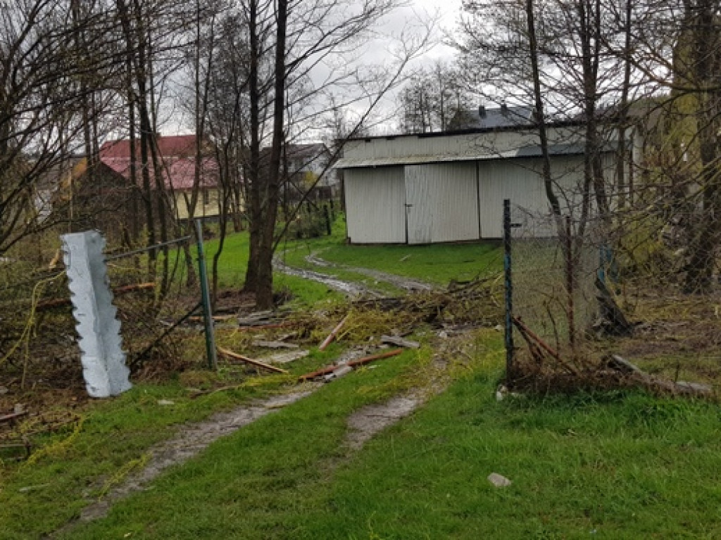 Trąba powietrzna szalała nad Tereszpolem. Uszkodziła domy, zniszczyła budynki gospodarcze (FOTO)