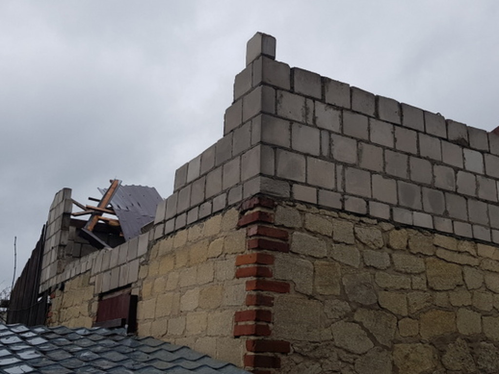Trąba powietrzna szalała nad Tereszpolem. Uszkodziła domy, zniszczyła budynki gospodarcze (FOTO)