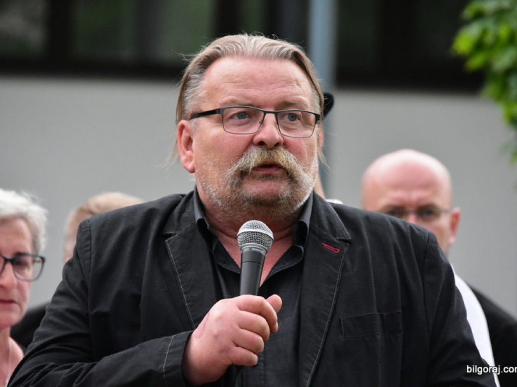 Polonez na 80 par na placu za biłgorajskim ratuszem (FOTO, VIDEO)