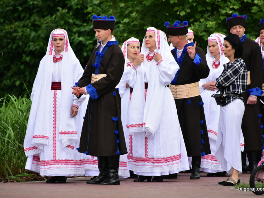 Polonez na 80 par na placu za biłgorajskim ratuszem (FOTO, VIDEO)