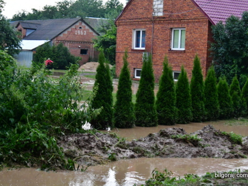Urwanie chmury nad gminą Turobin (FOTO, VIDEO)