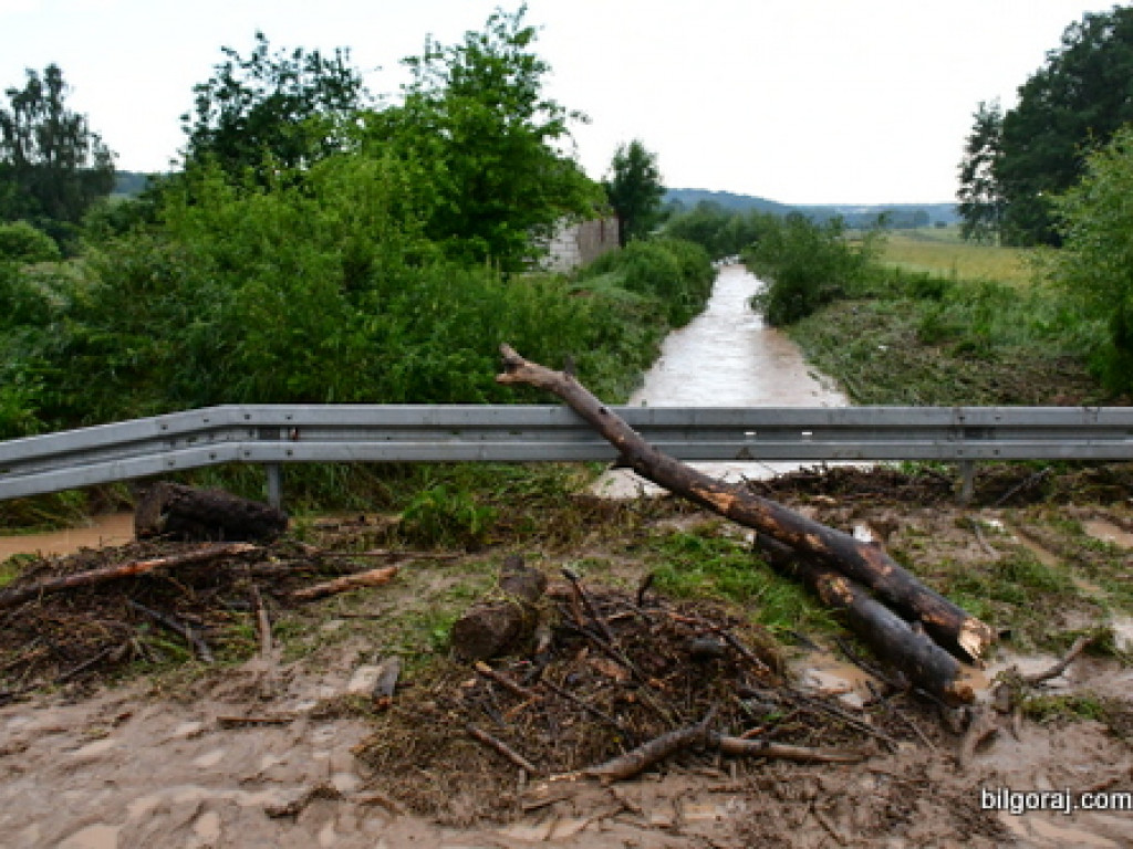 Urwanie chmury nad gminą Turobin (FOTO, VIDEO)