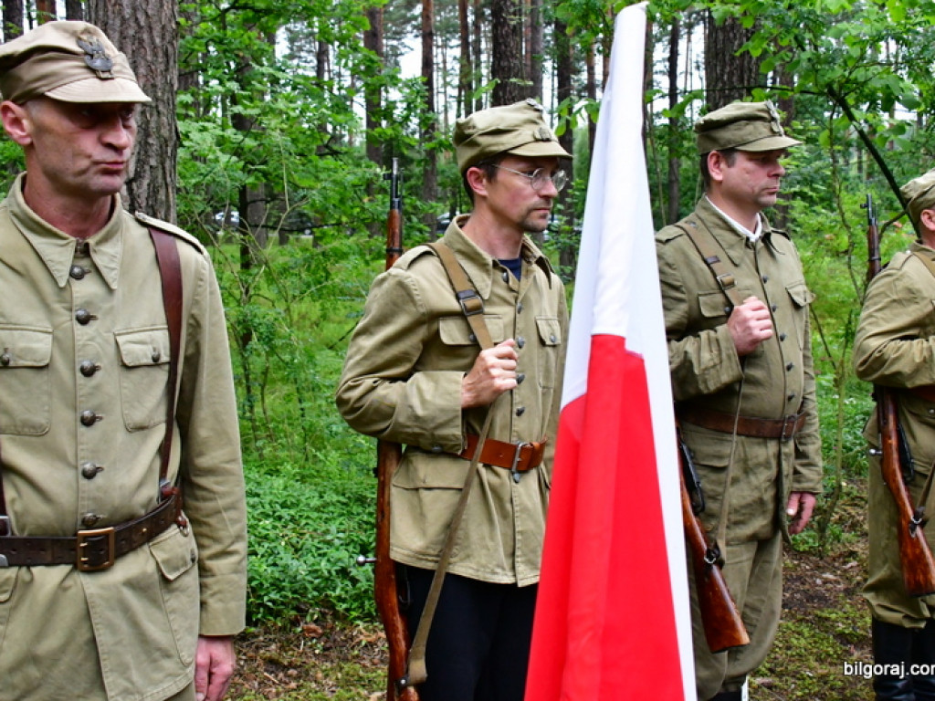 77. rocznica niemieckiego mordu polskich partyzantów w lesie Rapy koło Biłgoraja (FOTO)