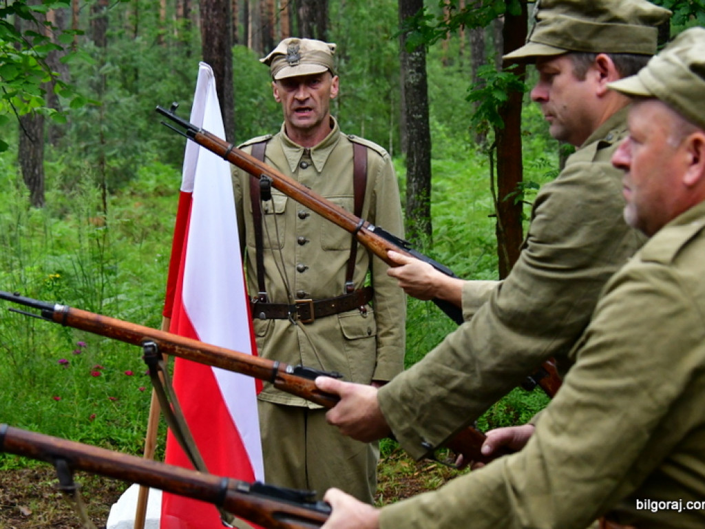 77. rocznica niemieckiego mordu polskich partyzantów w lesie Rapy koło Biłgoraja (FOTO)