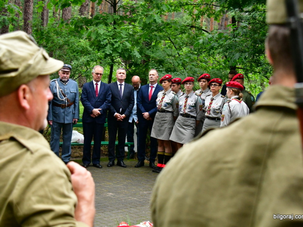 77. rocznica niemieckiego mordu polskich partyzantów w lesie Rapy koło Biłgoraja (FOTO)