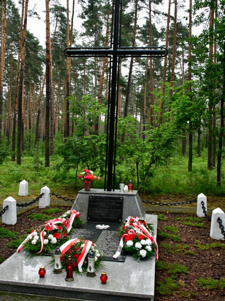 77. rocznica niemieckiego mordu polskich partyzantów w lesie Rapy koło Biłgoraja (FOTO)