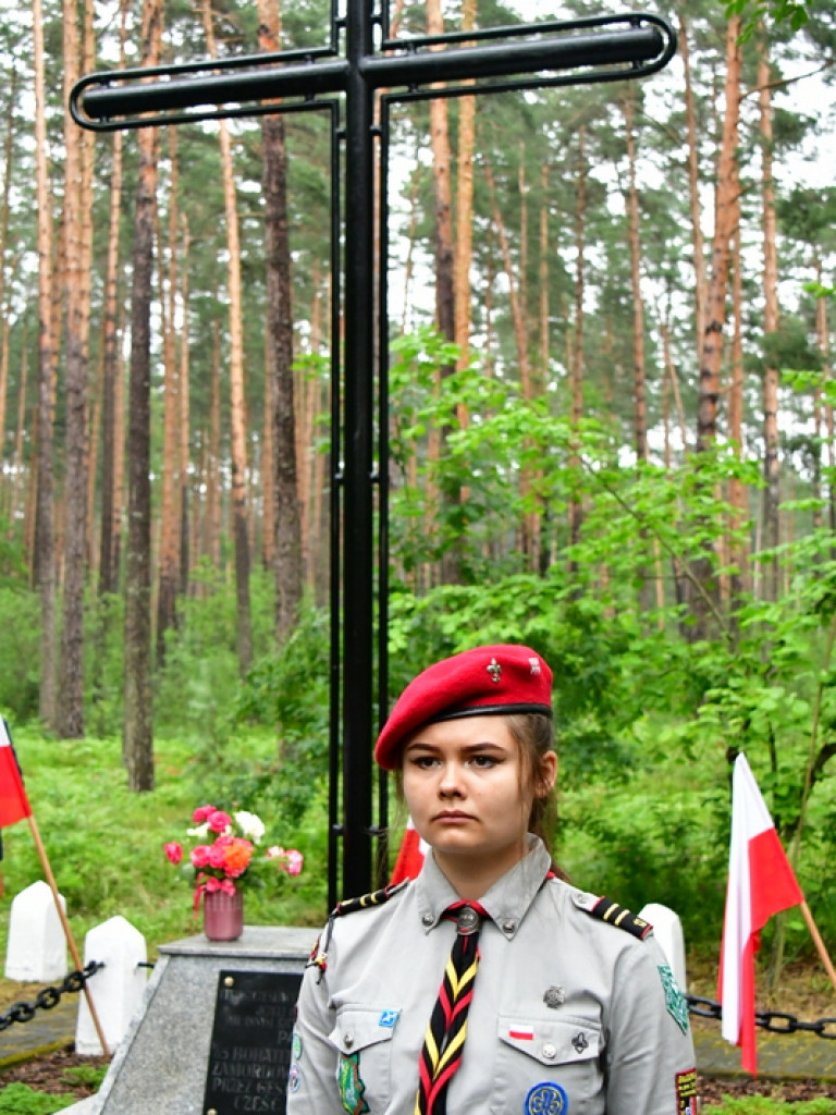 77. rocznica niemieckiego mordu polskich partyzantów w lesie Rapy koło Biłgoraja (FOTO)