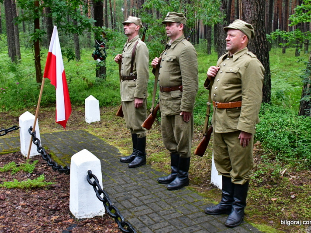 77. rocznica niemieckiego mordu polskich partyzantów w lesie Rapy koło Biłgoraja (FOTO)