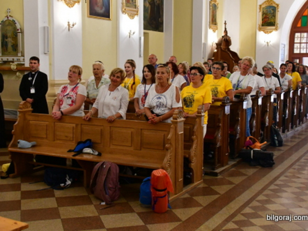 Pielgrzymi dotarli do Biłgoraja. Pątnicy z Hrubieszowa są częścią 39. Pieszej Pielgrzymki Zamojsko - Lubaczowskiej na Jasną Górę (FOTO)