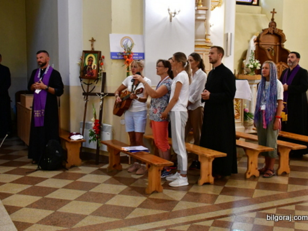 Pielgrzymi dotarli do Biłgoraja. Pątnicy z Hrubieszowa są częścią 39. Pieszej Pielgrzymki Zamojsko - Lubaczowskiej na Jasną Górę (FOTO)