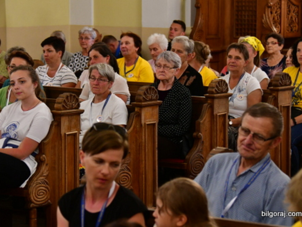 Pielgrzymi dotarli do Biłgoraja. Pątnicy z Hrubieszowa są częścią 39. Pieszej Pielgrzymki Zamojsko - Lubaczowskiej na Jasną Górę (FOTO)