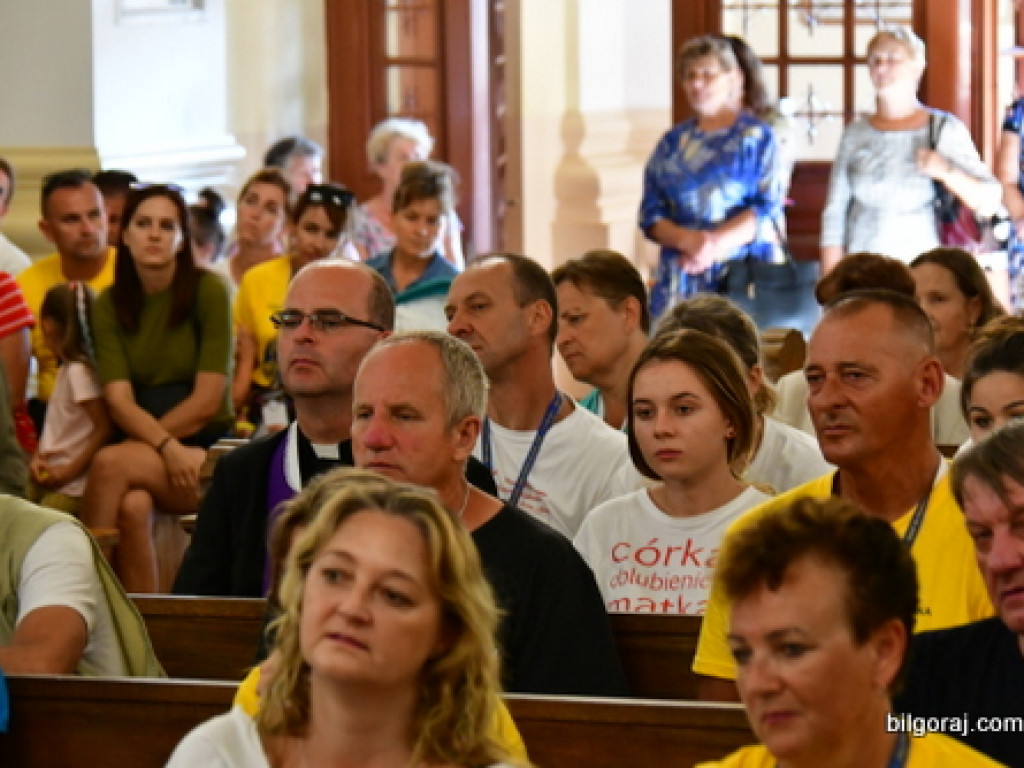 Pielgrzymi dotarli do Biłgoraja. Pątnicy z Hrubieszowa są częścią 39. Pieszej Pielgrzymki Zamojsko - Lubaczowskiej na Jasną Górę (FOTO)