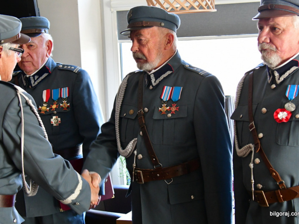 Biłgorajscy Piłsudczycy odebrali awanse i odznaczenia (FOTO)