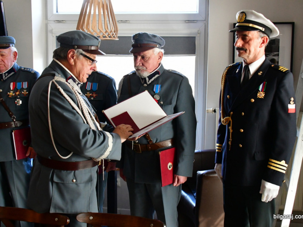 Biłgorajscy Piłsudczycy odebrali awanse i odznaczenia (FOTO)