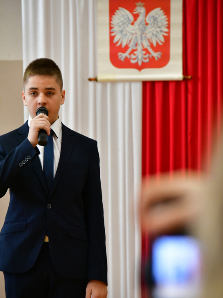 W Szkole Podstawowej w Tarnogrodzie odsłonięto tablicę upamiętniającą Józefa Krzysztofa Gizę (FOTO)