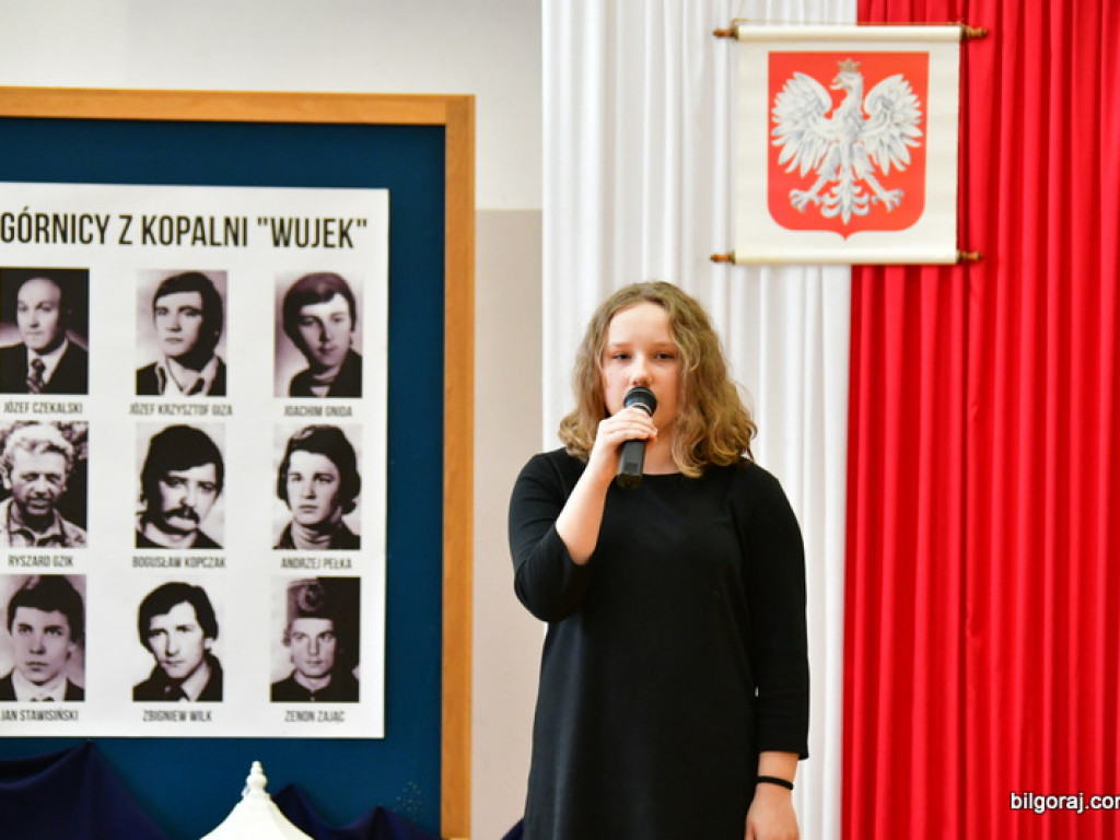 W Szkole Podstawowej w Tarnogrodzie odsłonięto tablicę upamiętniającą Józefa Krzysztofa Gizę (FOTO)