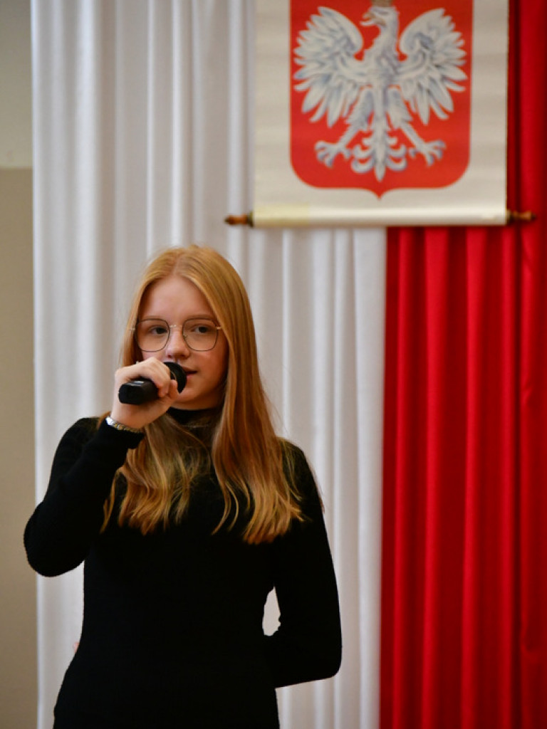 W Szkole Podstawowej w Tarnogrodzie odsłonięto tablicę upamiętniającą Józefa Krzysztofa Gizę (FOTO)