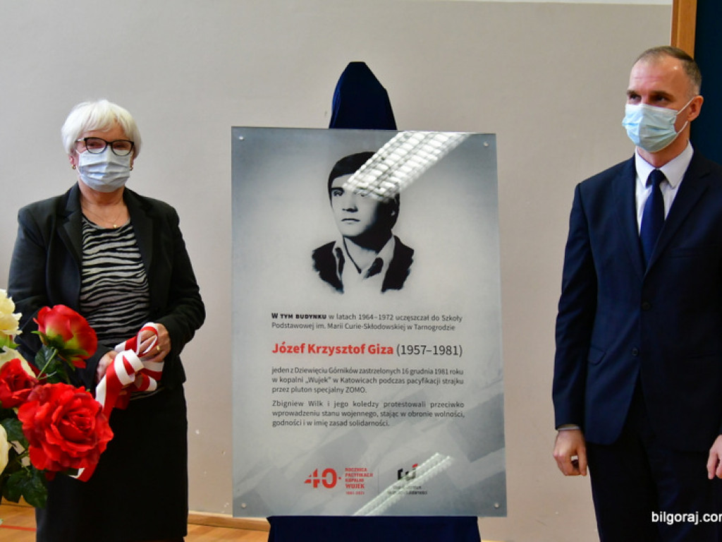 W Szkole Podstawowej w Tarnogrodzie odsłonięto tablicę upamiętniającą Józefa Krzysztofa Gizę (FOTO)