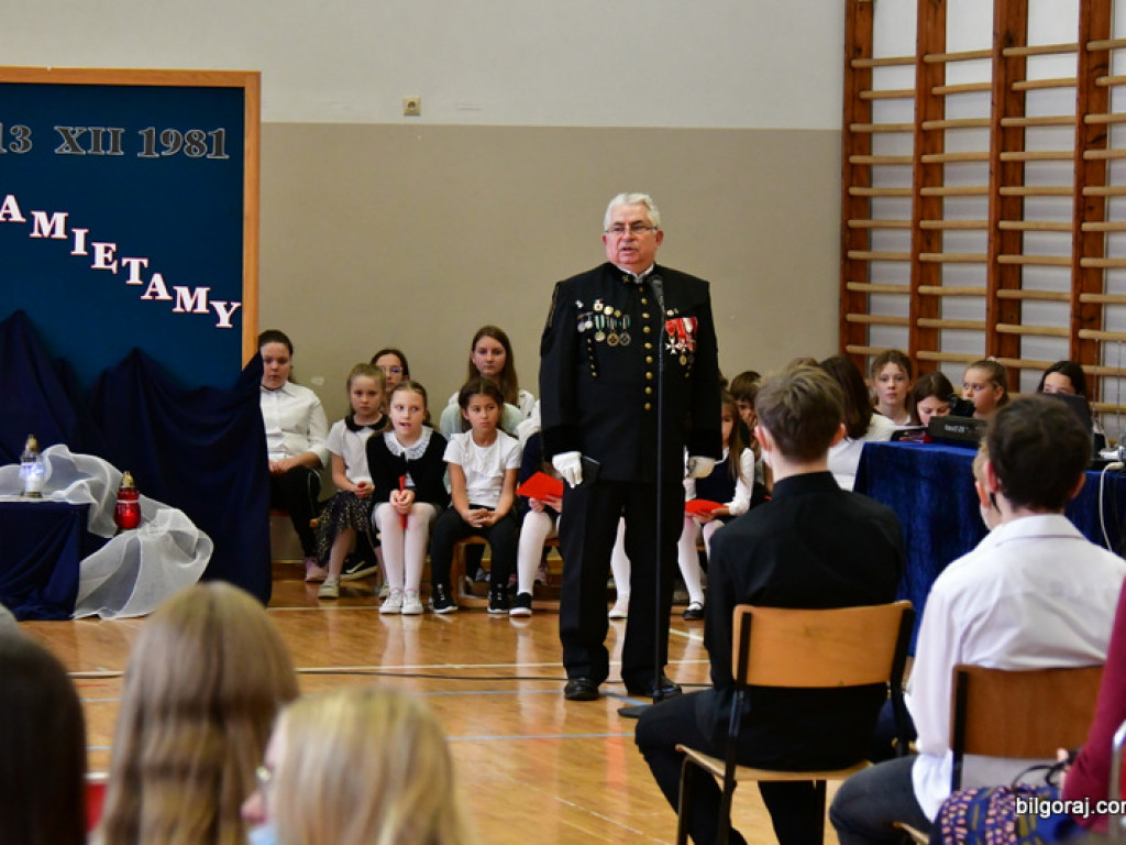 W Szkole Podstawowej w Tarnogrodzie odsłonięto tablicę upamiętniającą Józefa Krzysztofa Gizę (FOTO)