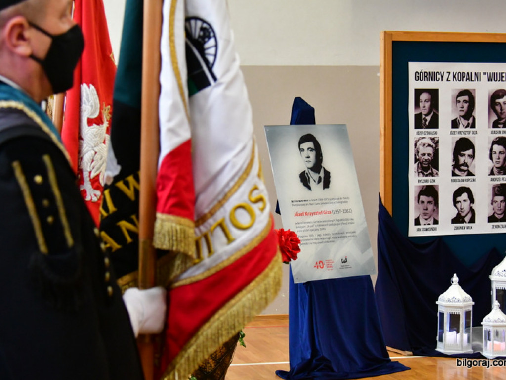 W Szkole Podstawowej w Tarnogrodzie odsłonięto tablicę upamiętniającą Józefa Krzysztofa Gizę (FOTO)