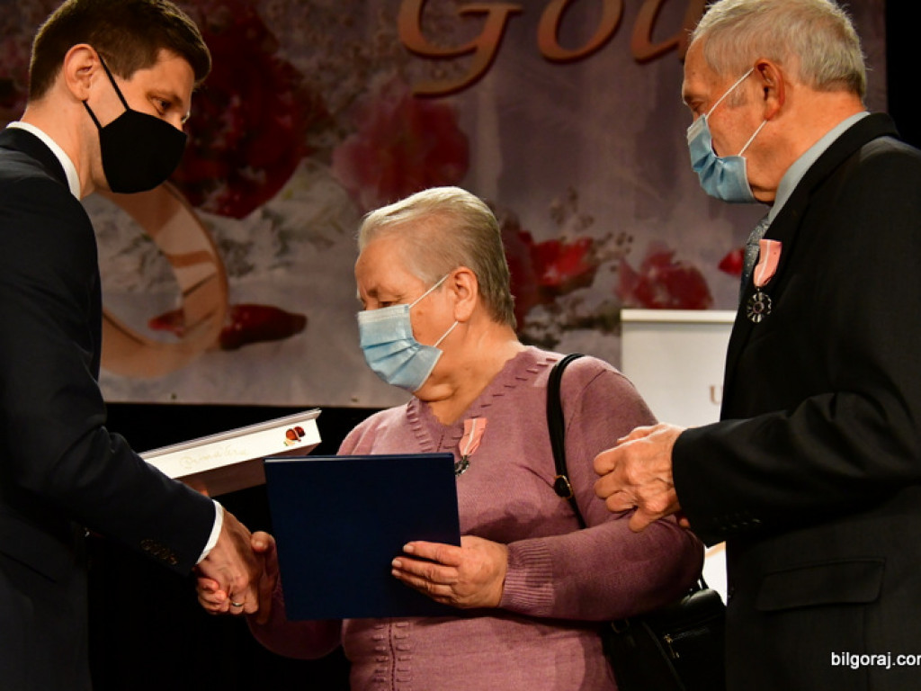 Złote gody. Kilkadziesiąt par świętowało 50-lecie małżeństwa (FOTO)