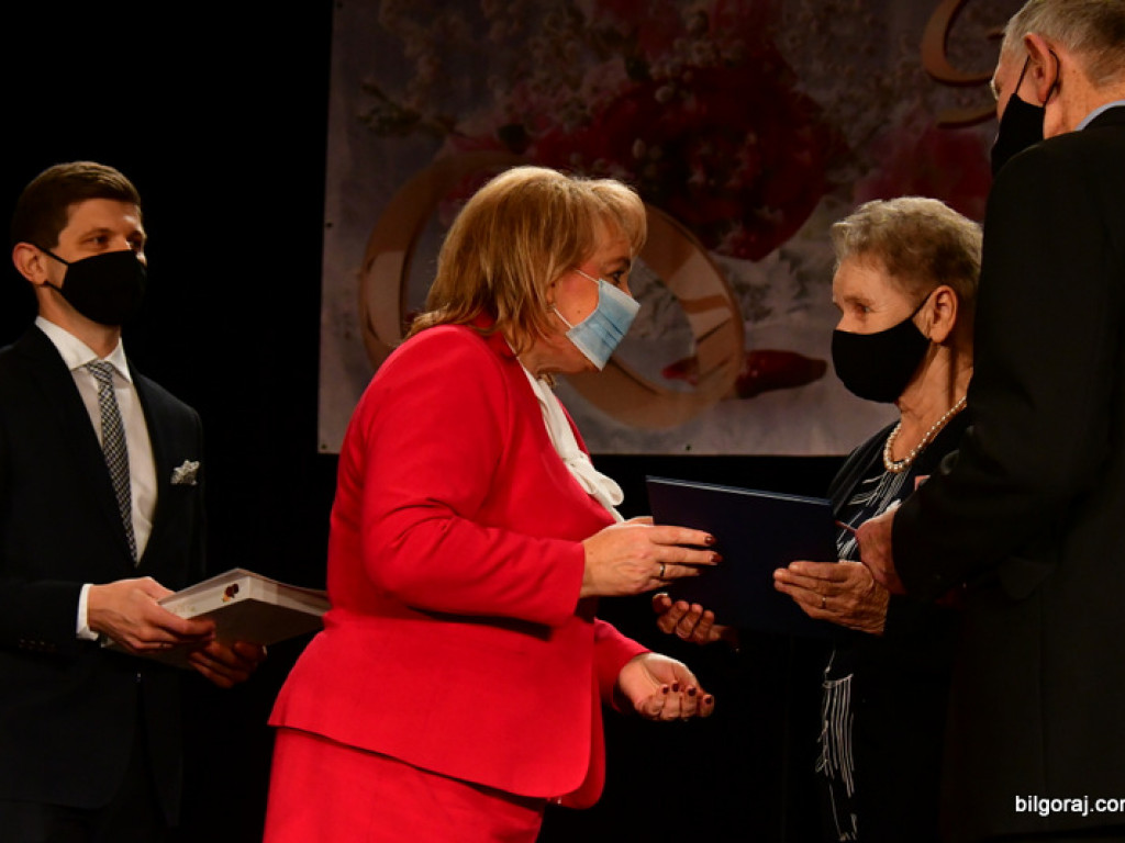 Złote gody. Kilkadziesiąt par świętowało 50-lecie małżeństwa (FOTO)