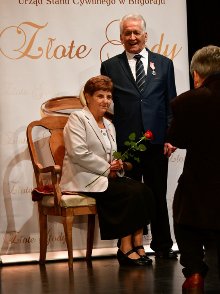 Złote gody. Kilkadziesiąt par świętowało 50-lecie małżeństwa (FOTO)