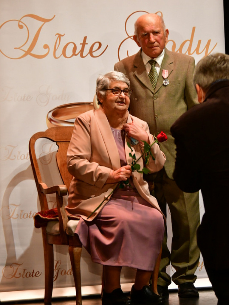 Złote gody. Kilkadziesiąt par świętowało 50-lecie małżeństwa (FOTO)