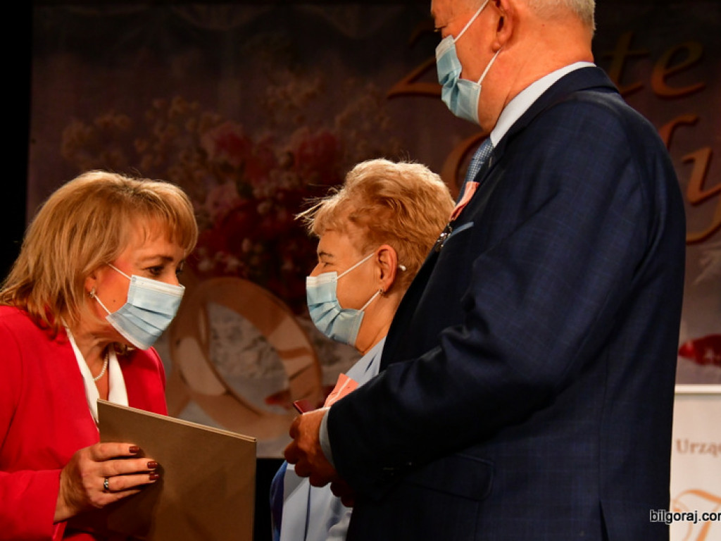 Złote gody. Kilkadziesiąt par świętowało 50-lecie małżeństwa (FOTO)