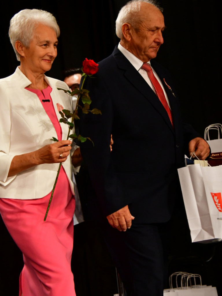 Złote gody. Kilkadziesiąt par świętowało 50-lecie małżeństwa (FOTO)