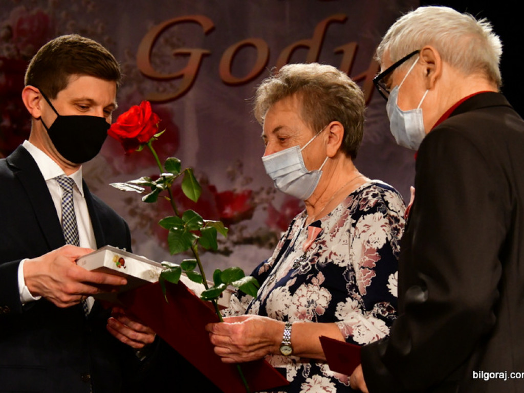 Złote gody. Kilkadziesiąt par świętowało 50-lecie małżeństwa (FOTO)