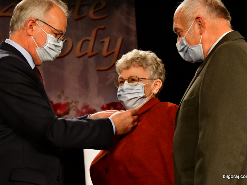 Złote gody. Kilkadziesiąt par świętowało 50-lecie małżeństwa (FOTO)