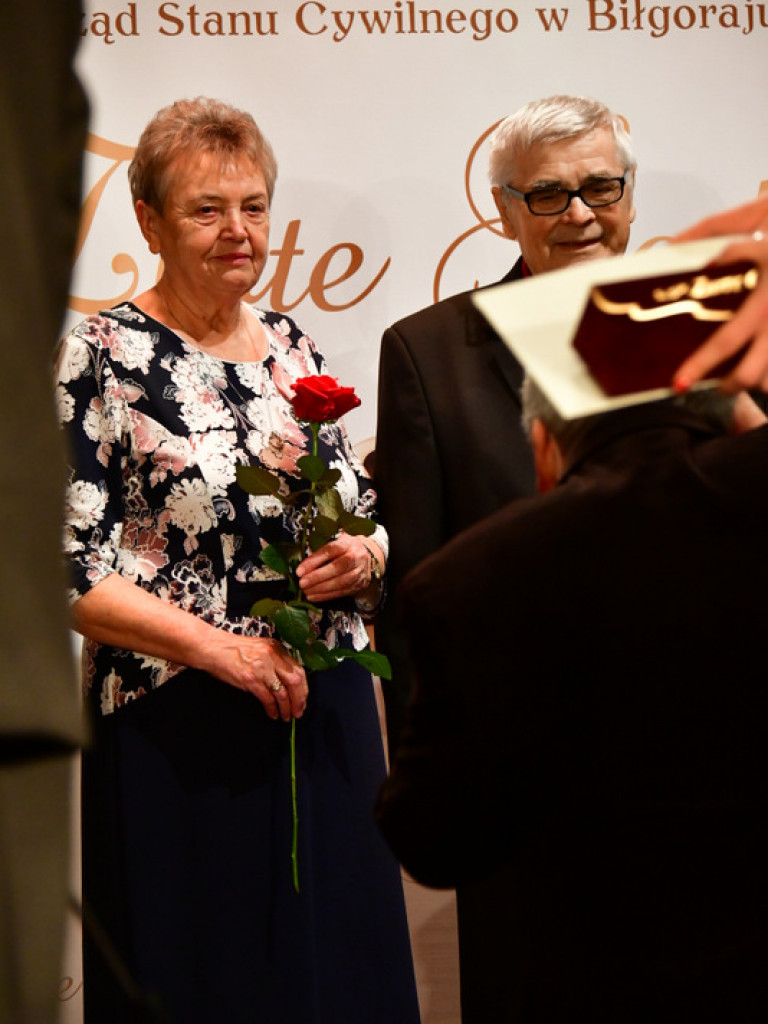 Złote gody. Kilkadziesiąt par świętowało 50-lecie małżeństwa (FOTO)