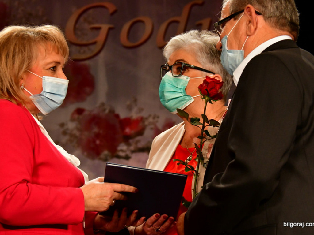 Złote gody. Kilkadziesiąt par świętowało 50-lecie małżeństwa (FOTO)