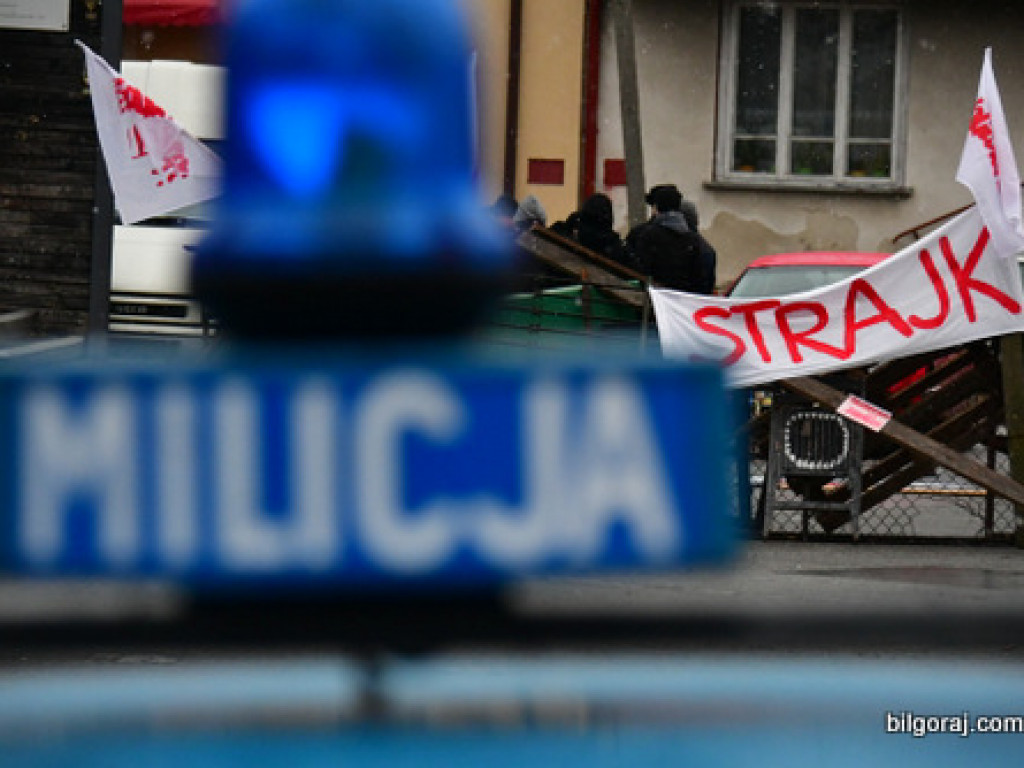 Rekonstrukcja grudnia 1981 roku, film Wiesława Palucha oraz koncert Norberta Smolińskiego (FOTO, VIDEO)