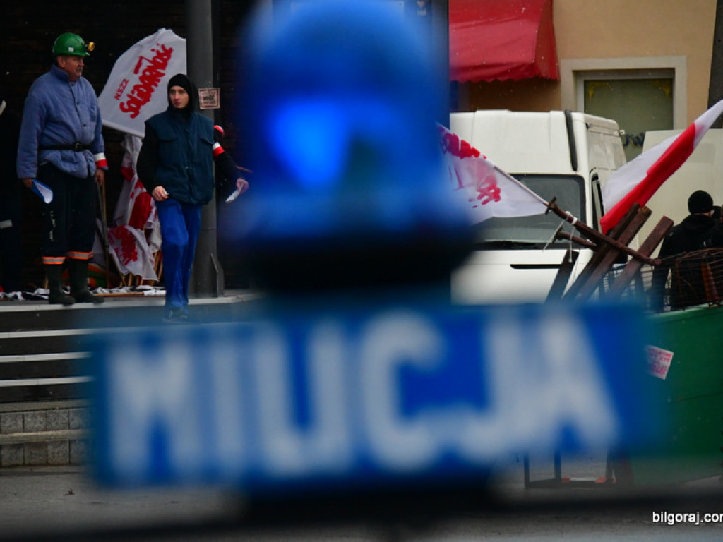 Rekonstrukcja grudnia 1981 roku, film Wiesława Palucha oraz koncert Norberta Smolińskiego (FOTO, VIDEO)