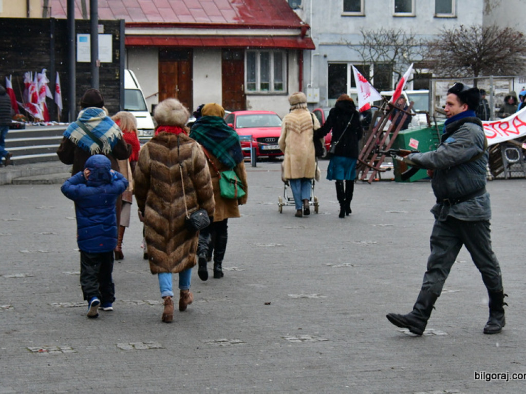 Rekonstrukcja grudnia 1981 roku, film Wiesława Palucha oraz koncert Norberta Smolińskiego (FOTO, VIDEO)