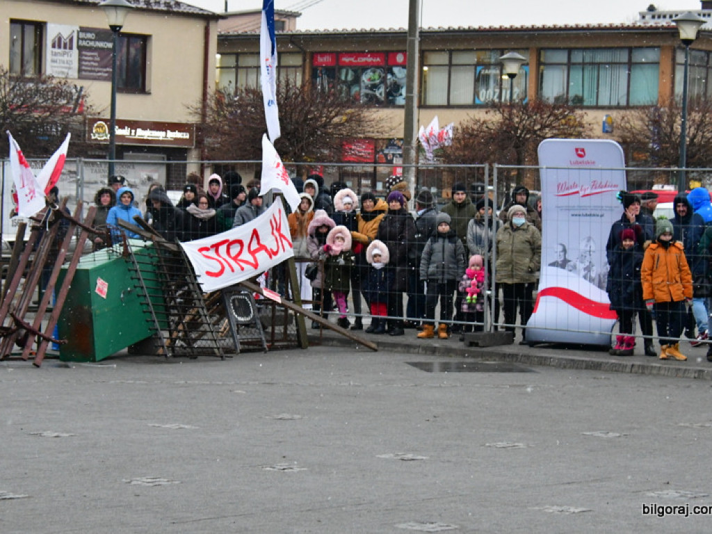 Rekonstrukcja grudnia 1981 roku, film Wiesława Palucha oraz koncert Norberta Smolińskiego (FOTO, VIDEO)