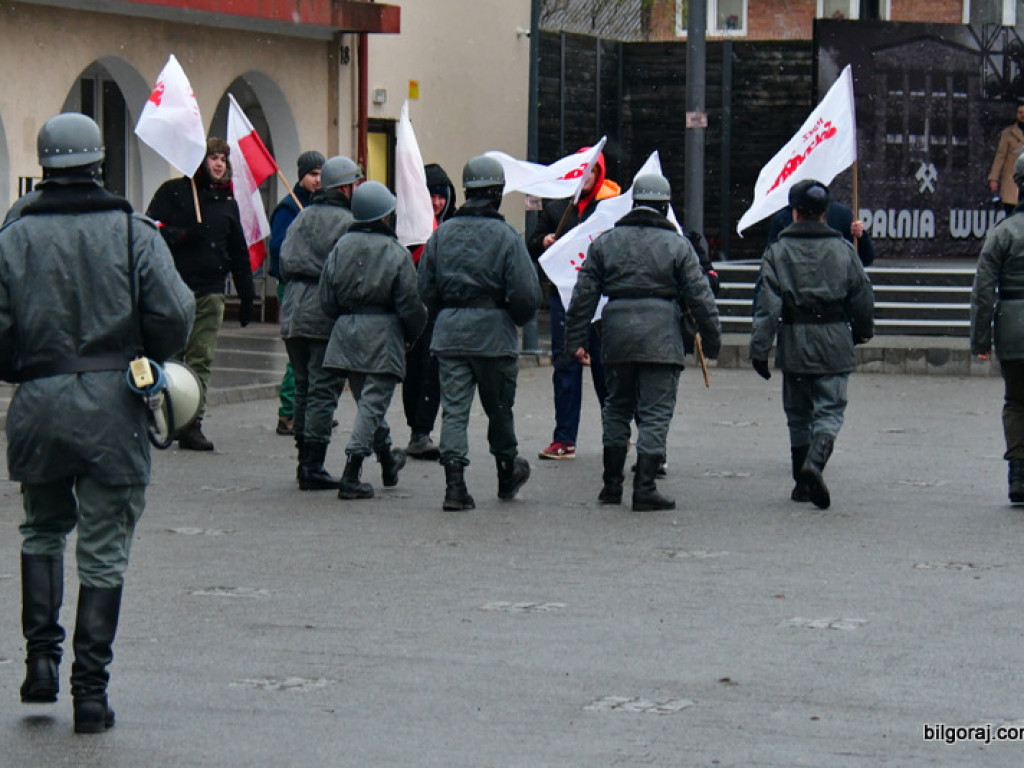 Rekonstrukcja grudnia 1981 roku, film Wiesława Palucha oraz koncert Norberta Smolińskiego (FOTO, VIDEO)
