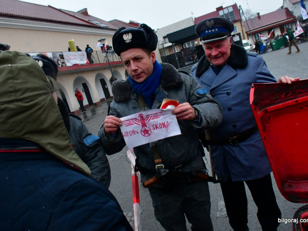 Rekonstrukcja grudnia 1981 roku, film Wiesława Palucha oraz koncert Norberta Smolińskiego (FOTO, VIDEO)