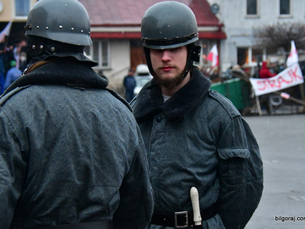 Rekonstrukcja grudnia 1981 roku, film Wiesława Palucha oraz koncert Norberta Smolińskiego (FOTO, VIDEO)