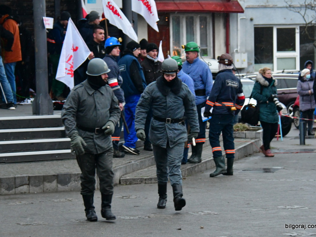 Rekonstrukcja grudnia 1981 roku, film Wiesława Palucha oraz koncert Norberta Smolińskiego (FOTO, VIDEO)