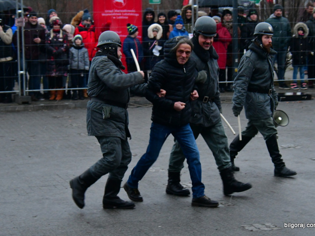 Rekonstrukcja grudnia 1981 roku, film Wiesława Palucha oraz koncert Norberta Smolińskiego (FOTO, VIDEO)