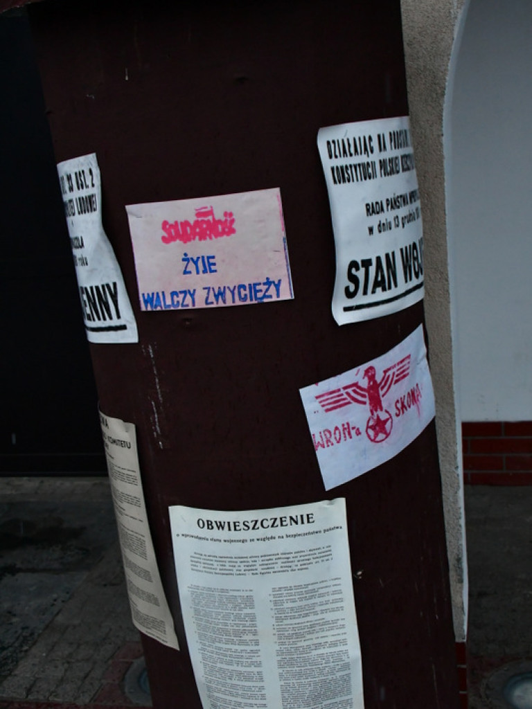 Rekonstrukcja grudnia 1981 roku, film Wiesława Palucha oraz koncert Norberta Smolińskiego (FOTO, VIDEO)