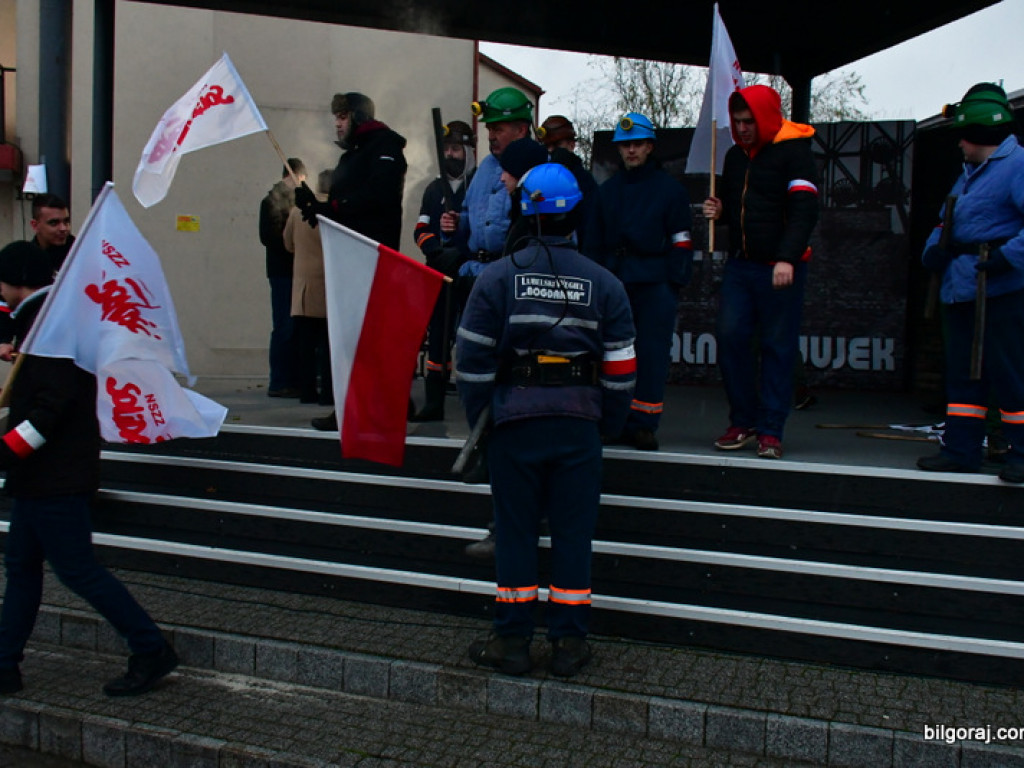 Rekonstrukcja grudnia 1981 roku, film Wiesława Palucha oraz koncert Norberta Smolińskiego (FOTO, VIDEO)
