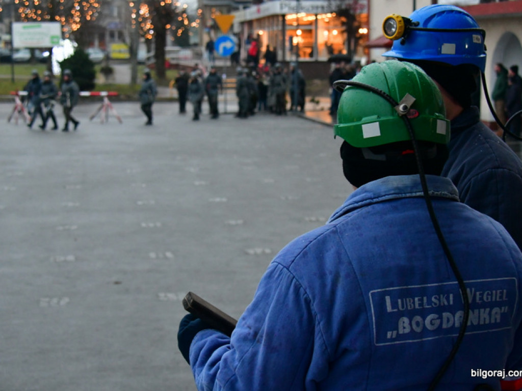 Rekonstrukcja grudnia 1981 roku, film Wiesława Palucha oraz koncert Norberta Smolińskiego (FOTO, VIDEO)