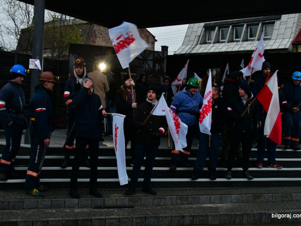 Rekonstrukcja grudnia 1981 roku, film Wiesława Palucha oraz koncert Norberta Smolińskiego (FOTO, VIDEO)