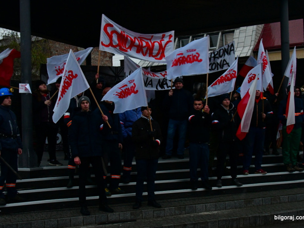 Rekonstrukcja grudnia 1981 roku, film Wiesława Palucha oraz koncert Norberta Smolińskiego (FOTO, VIDEO)